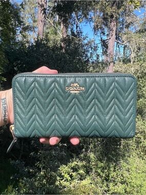 COACH Leather Wallet Green Quilted Leather Zip-Around Wallet AUTHENTIC